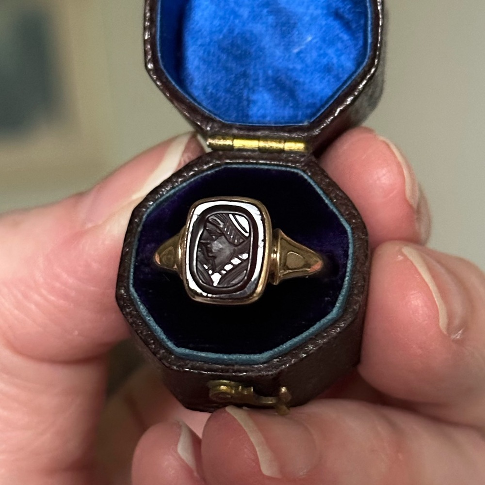Antique Victorian 10k Gold and Sard Carved Intaglio Signet Ring 6.25 - Picture 3 of 15